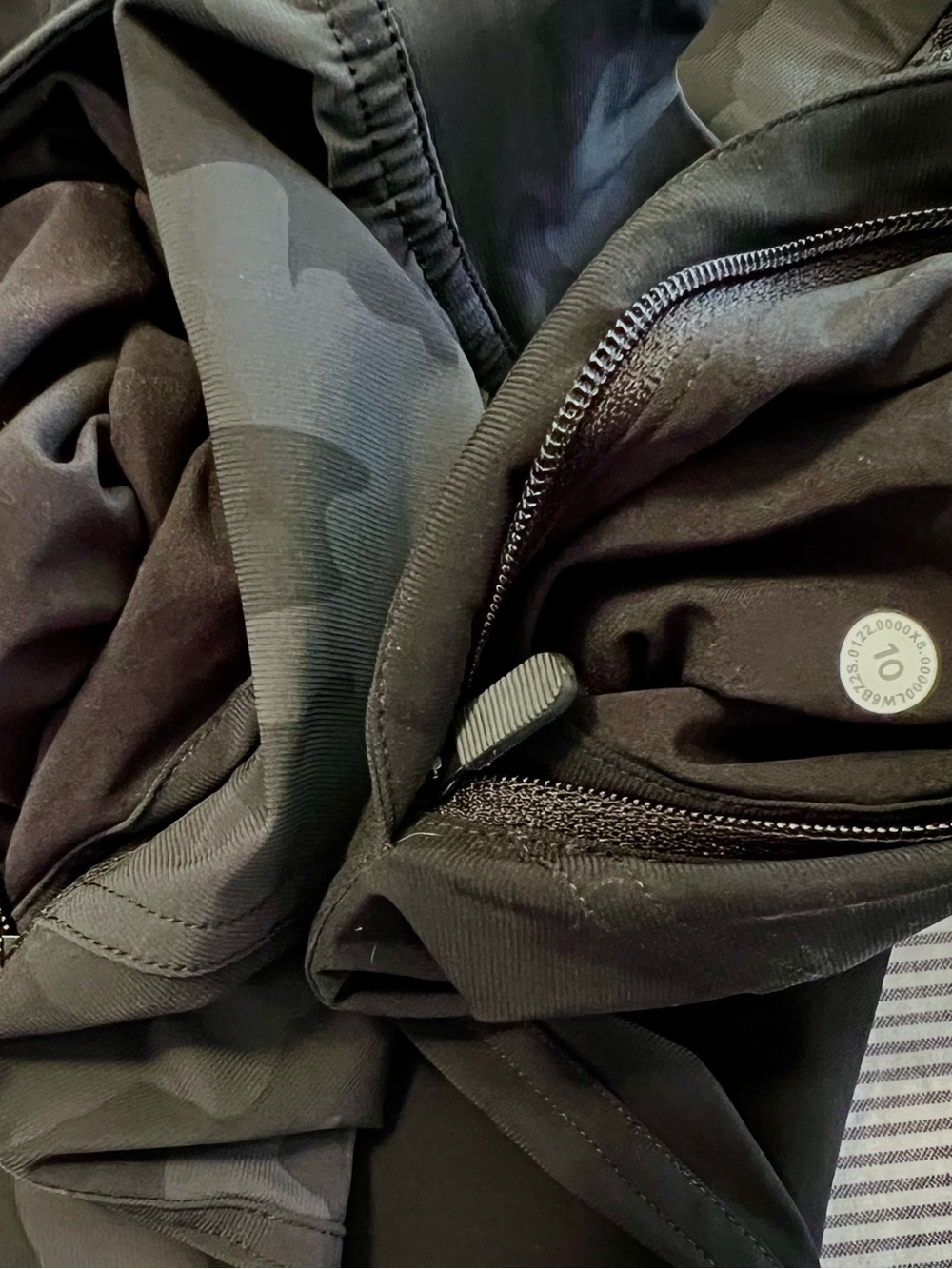Lululemon Adapted State Jogger Crop - LOT OF 2 - size 10 - Picture 7 of 10